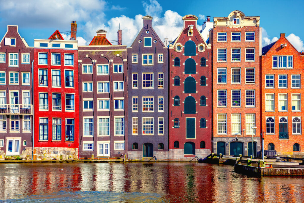 crooked houses in amsterdam
