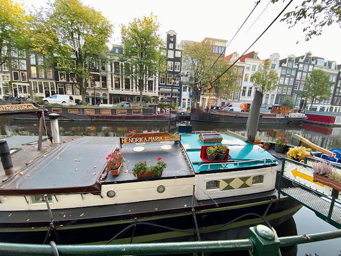 houseboat museum amsterdam